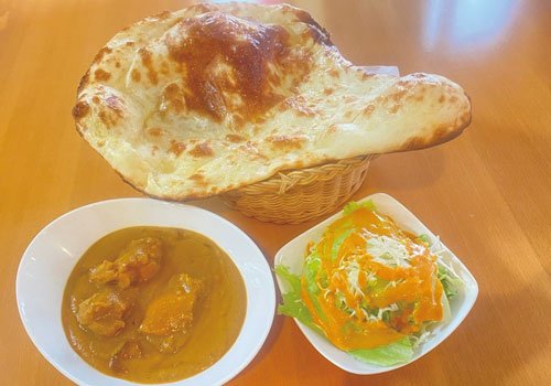 不動の人気メニューは玉ねぎベースのチキンカレー