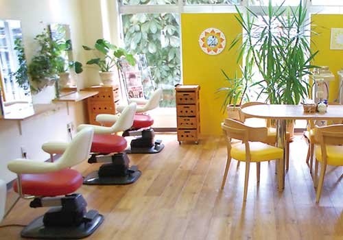 自慢のマイナスイオンミスト ツヤツヤの仕上がりが大好評！