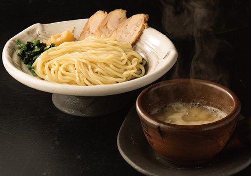 鶏白湯つけ麺がイチオシ 柔らかジューシーなから揚げも絶品！
