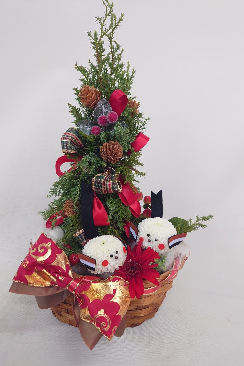 シマエナガとクリスマスツリー　フラワーアレンジ