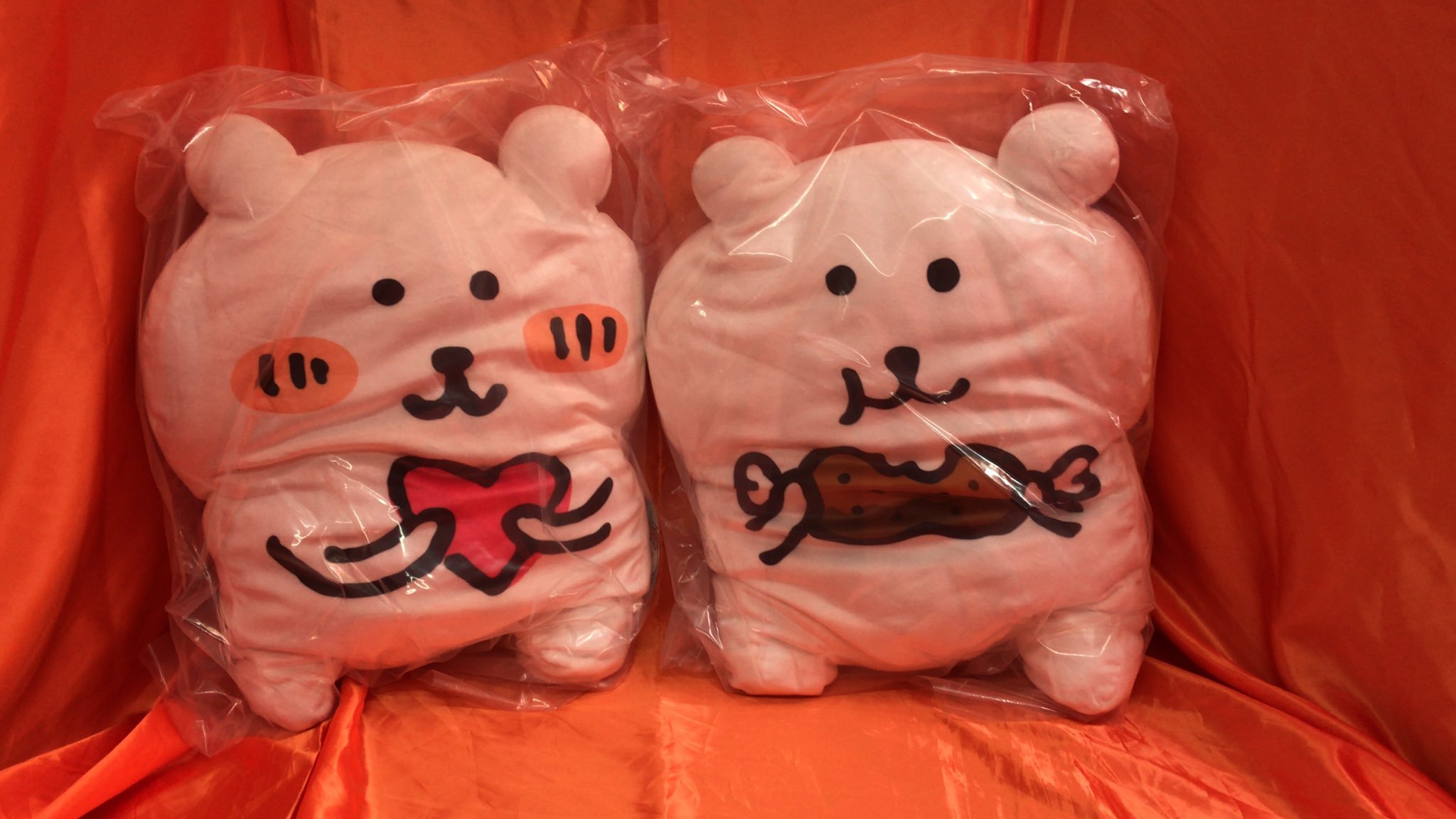 もちもちの感触の大きなクッションです。ナムコ限定景品ですよ！ pic.twitter.com/CzszcMYxQx [ワンダーシティ札幌 プラボ札幌西町店【Twitter】]