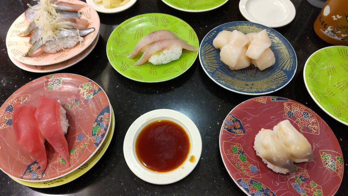 今日のお昼はお手軽寿司です（笑） [おもちゃの平野【Twitter】]