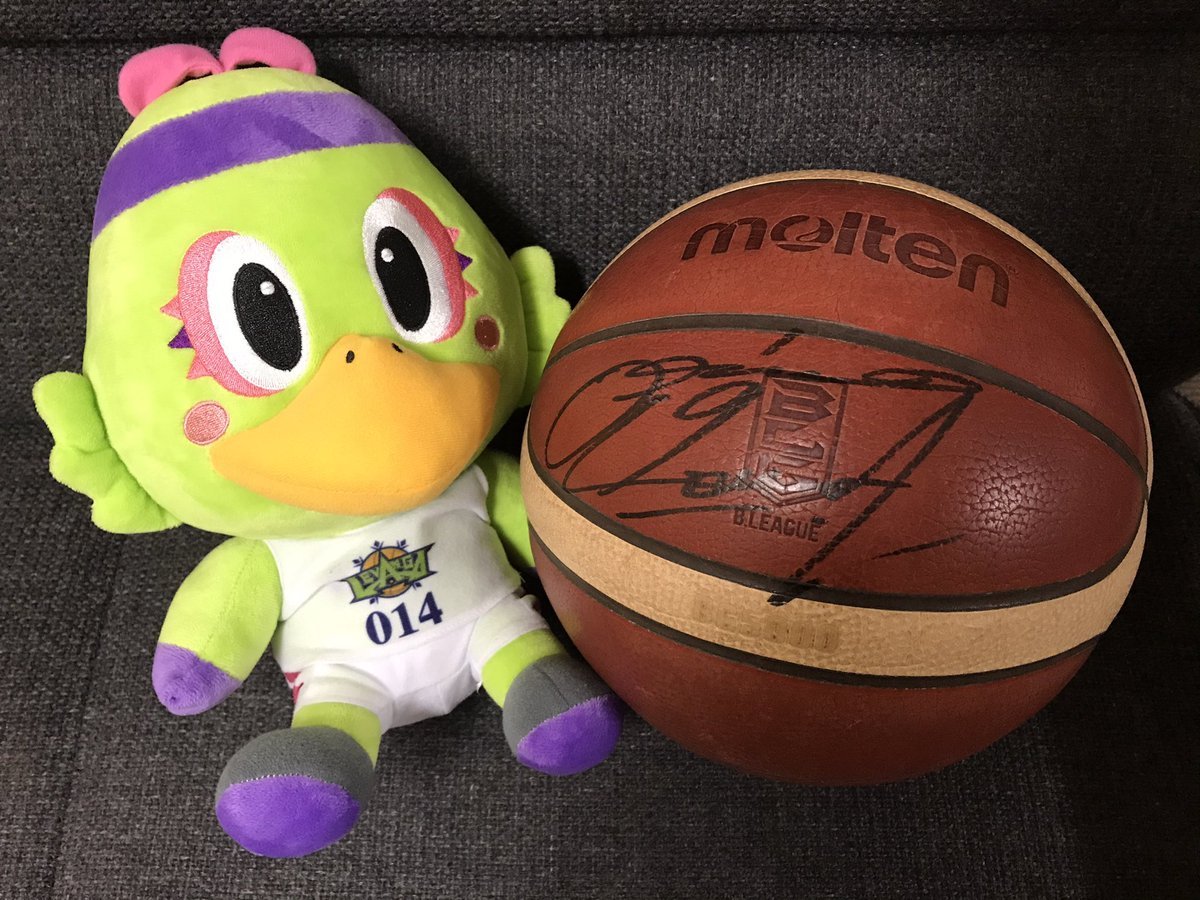 今シーズン最後の #バスケットLIVE 見逃し配信クイズ！今回は正解者の中から抽選で5/1は3名様にお好きな選手のサイン入りファンク... [レバンガ北海道【Twitter】]
