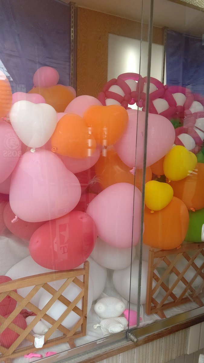 気温のせいもあって、割れたりしぼんだりしてますね〜次のにしましょうかね！ [おもちゃの平野【Twitter】]