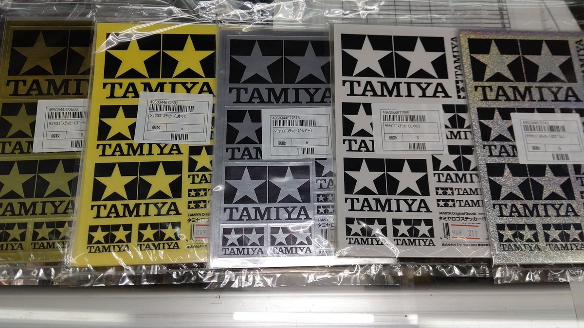 おもちゃの平野にタミヤロゴステッカーも再入荷しました！ピットケースに貼るとカッコいいですよね。ミニ四駆ヒストリーをみて... [おもちゃの平野【Twitter】]