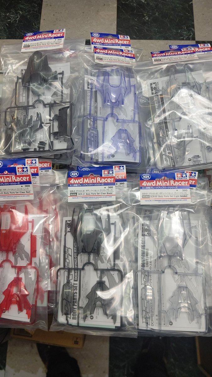 おもちゃの平野に、ミニ四駆限定パーツデクロスボディ各色入荷しました！ミニ四駆ヒストリーの際、バンバン売れて品切れしていま... [おもちゃの平野【Twitter】]