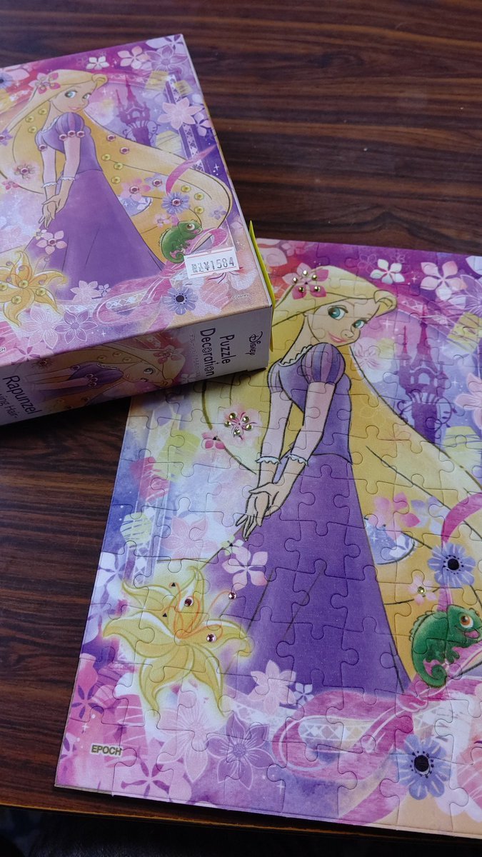 パズデコやってみま～す✨ジグソーパズルなのですが、表面は布になっていて完成してから、ラインストーンやスパンコールでデコって楽... [おもちゃの平野【Twitter】]