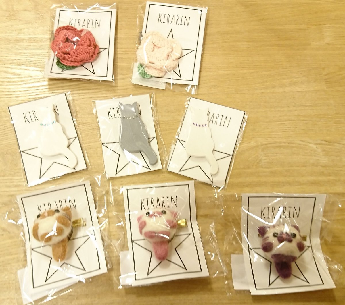 本日の入荷情報❗#kirarin さんの #ネコブローチ🐱200円  #ネコブローチクリップ🐱 300円  #バックチャーム🌹 300... [元気ショップいこ～る【Twitter】]
