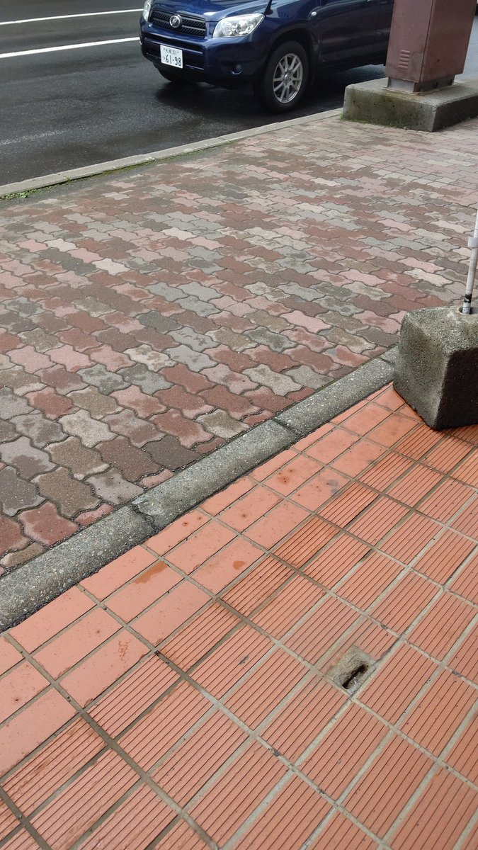 おはようございます☁濡れた道路が乾いてきてる･･･このまま晴れてくれるといいなぁ開店で〜す！#おもちゃの平野 [おもちゃの平野【Twitter】]