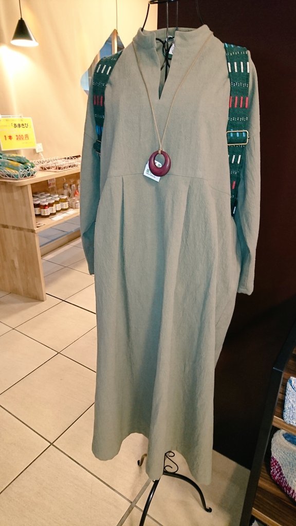 コーディネートはこーでねーと！失礼しました😅素敵なお洋服カバン👜が貴方をお待ちしております✨ちなみにこの #ワンピース と ... [元気ショップいこ～る【Twitter】]