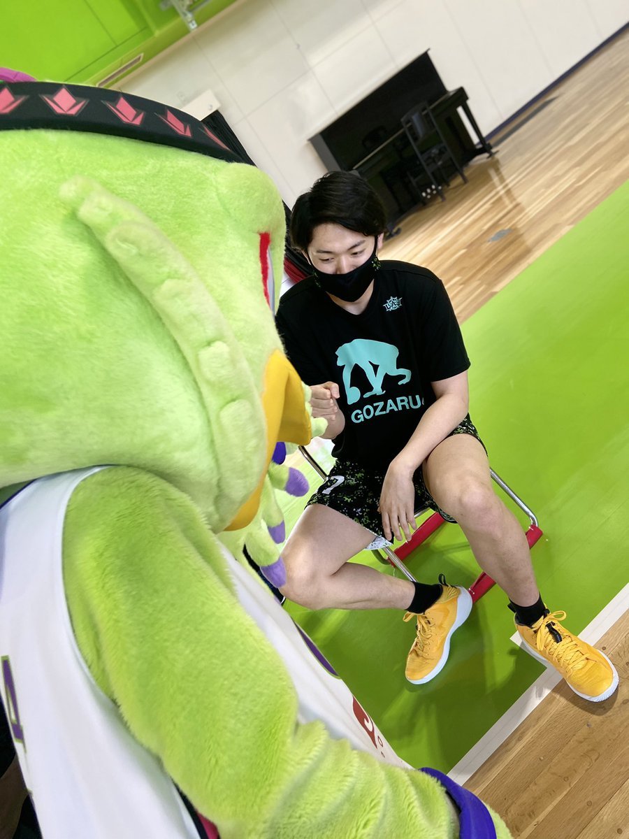 ／ぐーたぁぁああぁっち🤜🤛＼配信中！https://t.co/t0QKxzxH8y#レバンガファン感2021 #レバンガ北海道 [レバンガ北海道【Twitter】]