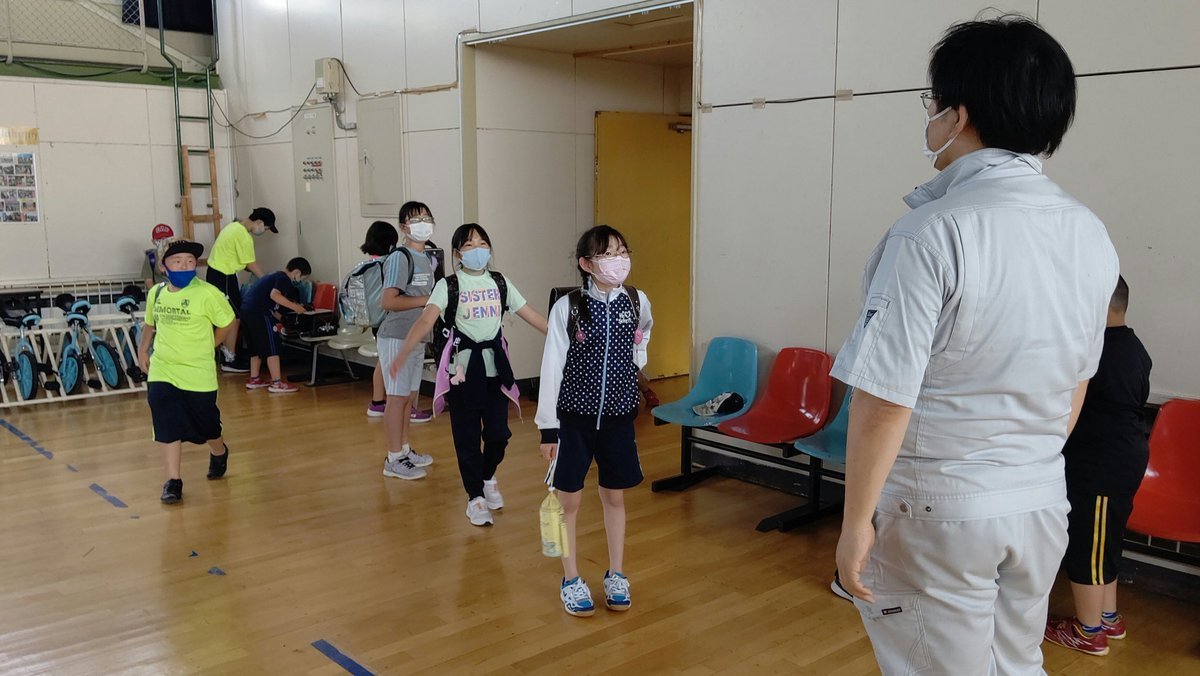 楽しい時間はあっという間！今日のミニ四駆教室は終了です！ [おもちゃの平野【Twitter】]