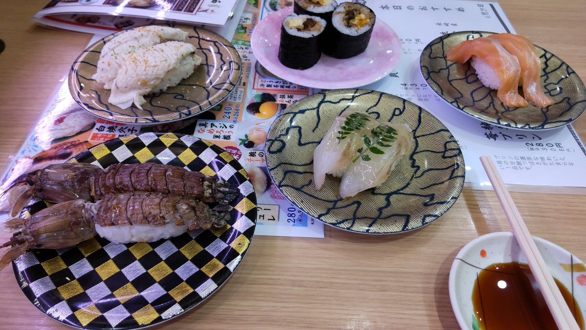 今日のお昼は久しぶりにお手軽寿司です [おもちゃの平野【Twitter】]