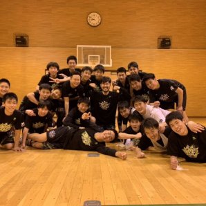 橋本選手がレバンガ北海道U15の練習にサプライズ参加しました！子どもたちのためにと自ら訪問した橋本選手。全メニューを一緒に行っ... [レバンガ北海道【Twitter】]