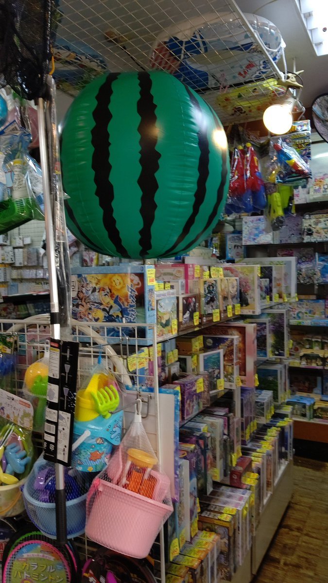 巨大スイカ現る‼️ [おもちゃの平野【Twitter】]