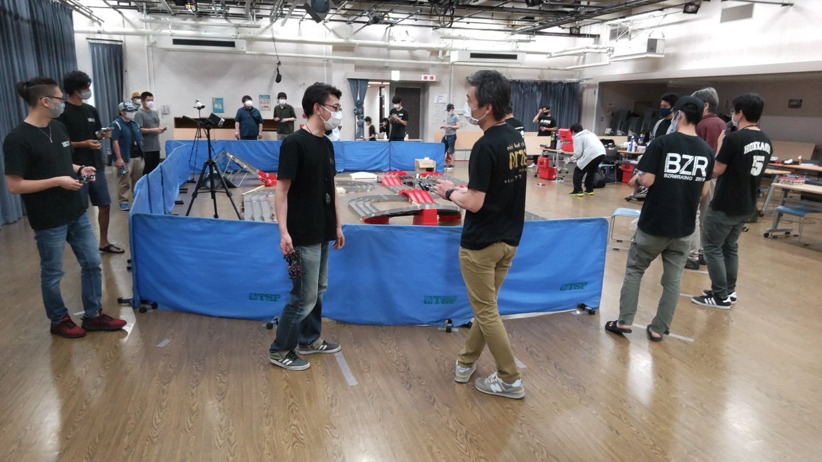 今日は西区民センターでハイファイブのミニ四駆大会があります!皆、間隔空けて静かに練習中です [おもちゃの平野【Twitter】]