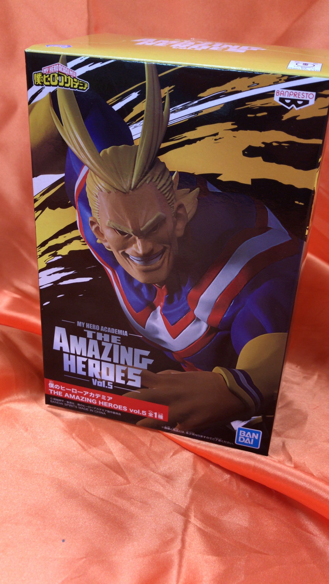 同じジャンプ作品のヒロアカよりオールマイトのフィギュアが入荷しました。この筋肉量、ドラゴンボールに負けてません！  #ヒロアカ pic.tw... [ワンダーシティ札幌 プラボ札幌西町店【Twitter】]
