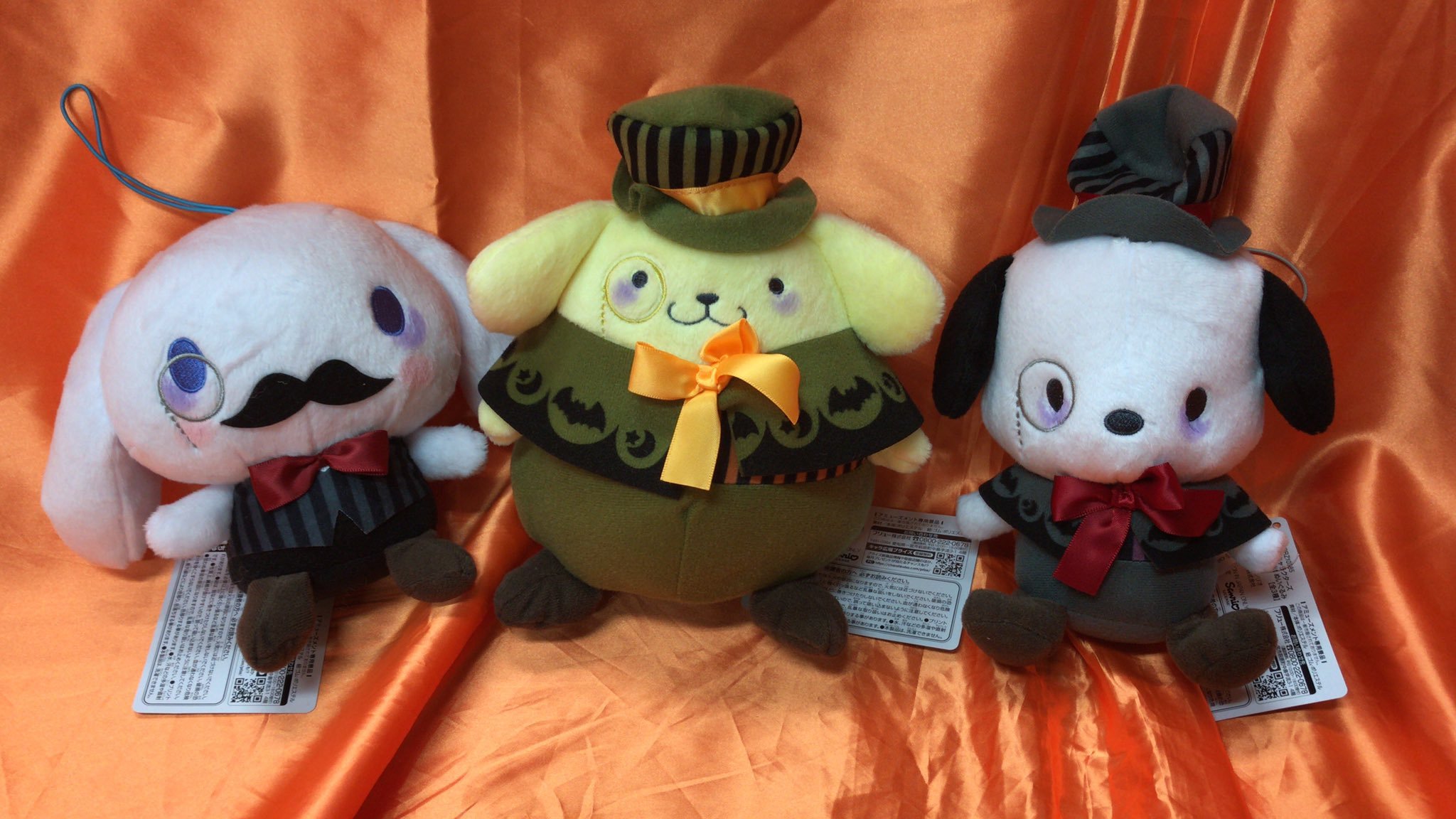 Spooky night ぬいぐるみのこちらは紳士。シナモって男の子だったのか… pic.twitter.com/T34SJEv8JT [ワンダーシティ札幌 プラボ札幌西町店【Twitter】]