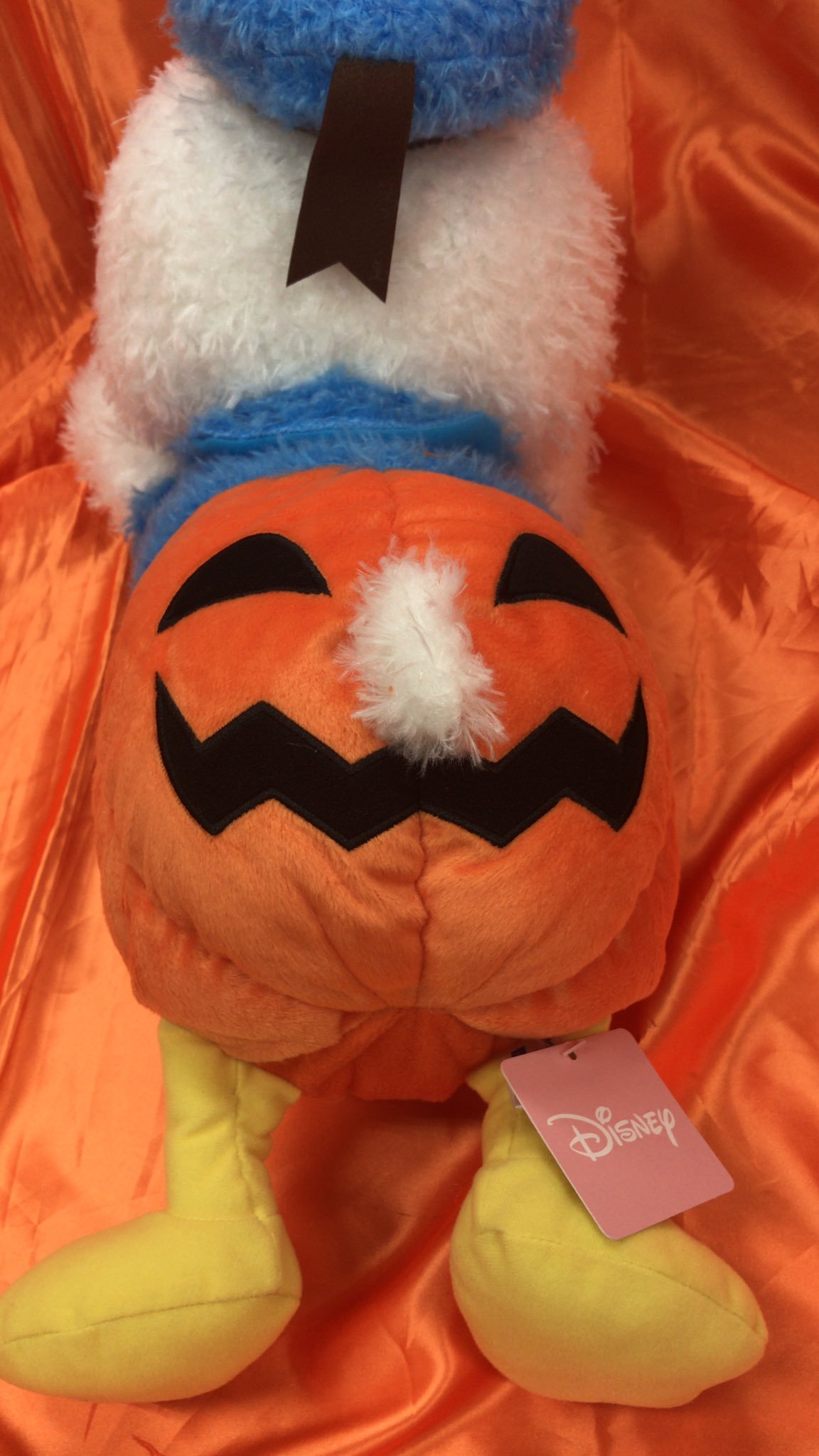 お尻がカボチャの顔になってますよ  #ディズニー  #ドナルドダック pic.twitter.com/RyfkvlcawP [ワンダーシティ札幌 プラボ札幌西町店【Twitter】]