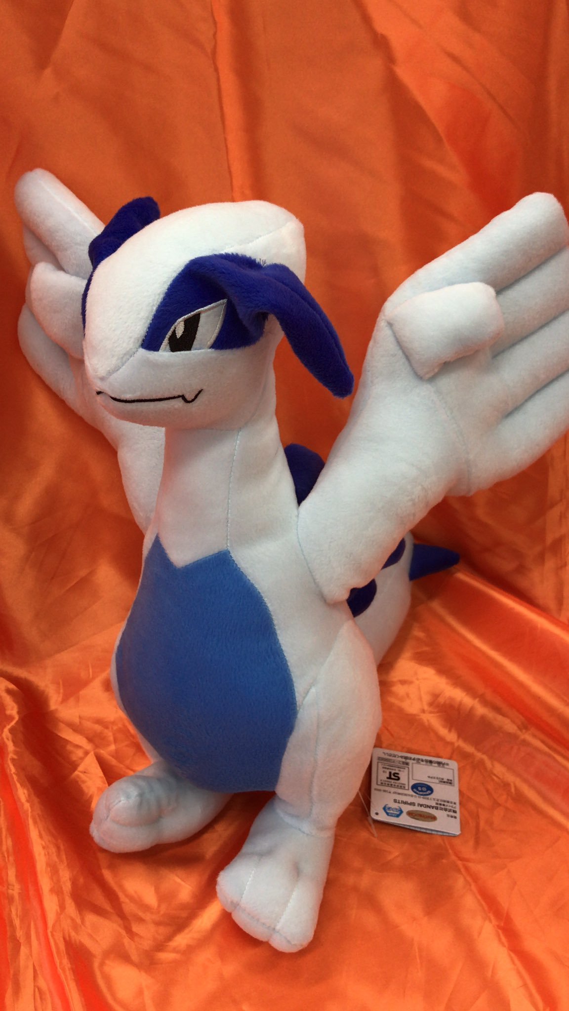 ポケモンフォーカス 〈伝説のポケモン〉 めちゃでかルギアぬいぐるみが入荷しました。つば(手？)を大きく広げていてカッコいいですね  #ポケモ... [ワンダーシティ札幌 プラボ札幌西町店【Twitter】]
