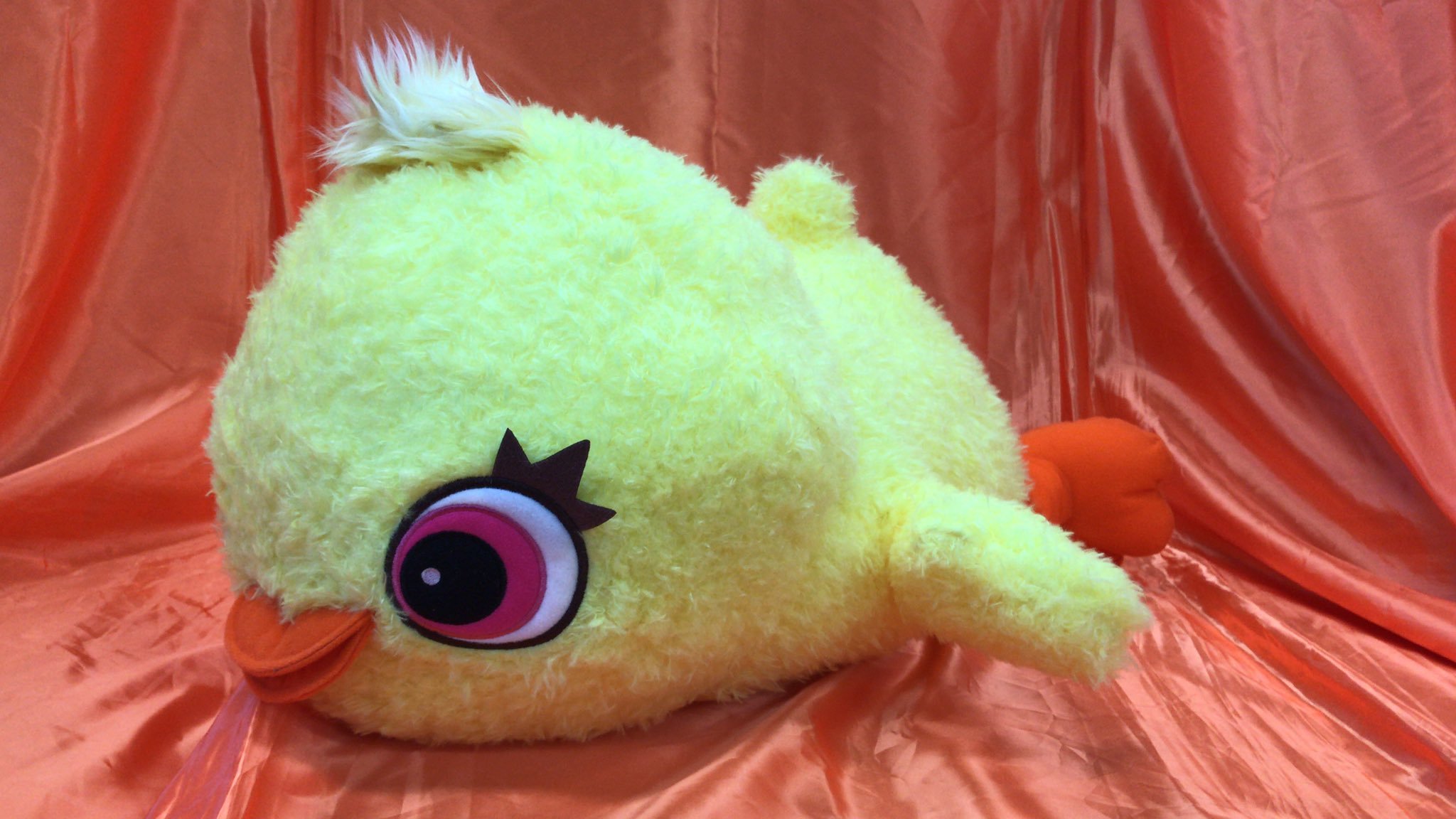 トイストーリーのぬいぐるみがたくさん入荷しました。まずはトイ・ストーリー4 ダッキー　ギガジャンボ寝そべりぬいぐるみです　 #トイストーリー... [ワンダーシティ札幌 プラボ札幌西町店【Twitter】]