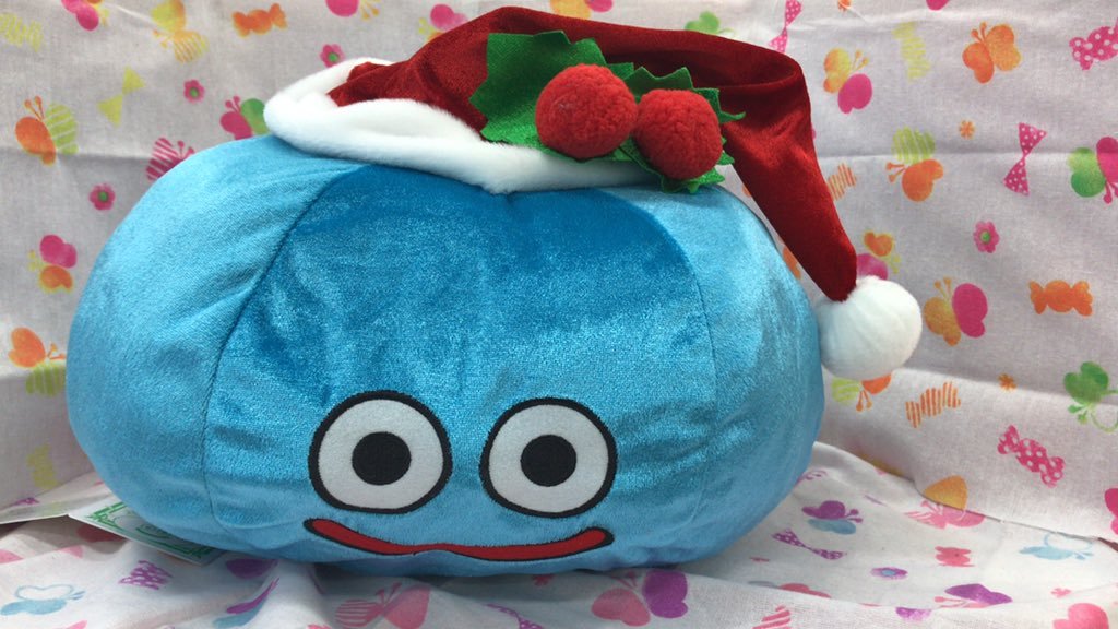 ドラゴンクエスト より、おおきなキラキラぬいぐるみ　スライム　〜サンタバージョン〜　が入荷しました。キラキラの生地のスライムのぬいぐるみがサ... [ワンダーシティ札幌 プラボ札幌西町店【Twitter】]