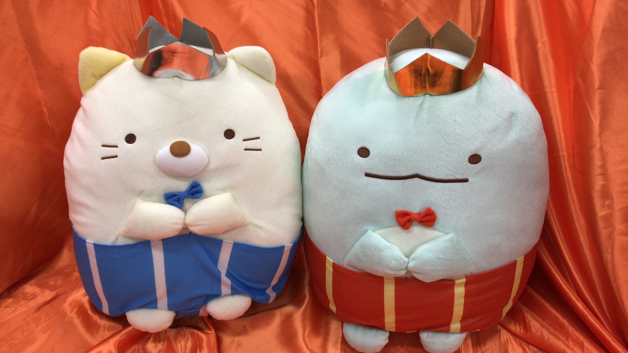 すみっコぐらし　王様ぬいぐるみXLが入荷しました。王冠と王様のコスチュームを着て…ないですね、どう見てもパンイチです。王様は王様でも裸の王様... [ワンダーシティ札幌 プラボ札幌西町店【Twitter】]