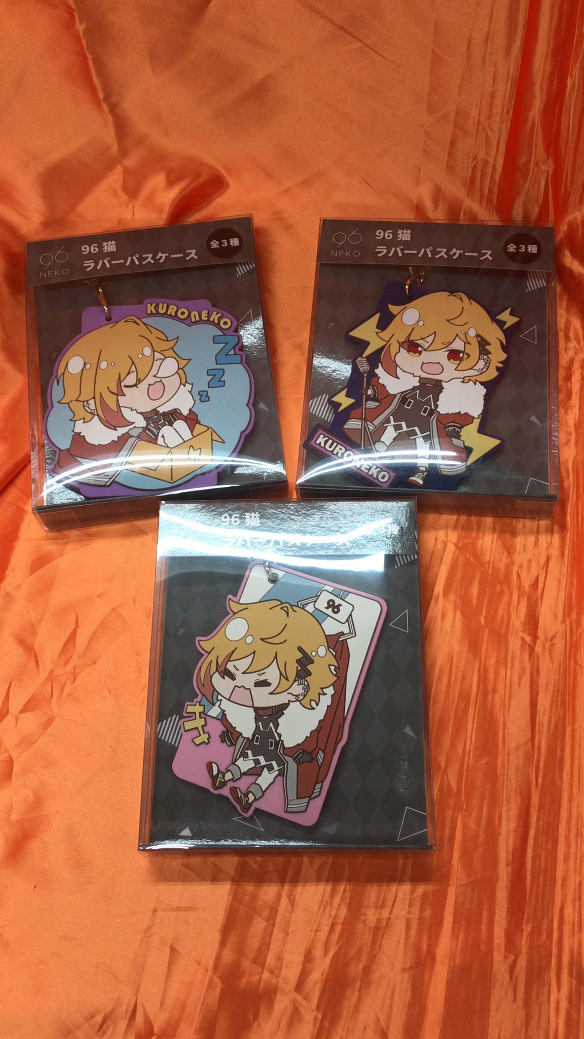 96猫　ラバーパスケースが入荷しました。人気の歌い手のキャラクターのパスケースです。クレーンのアームに掴まれてるのがかわいいです　 #96猫... [ワンダーシティ札幌 プラボ札幌西町店【Twitter】]
