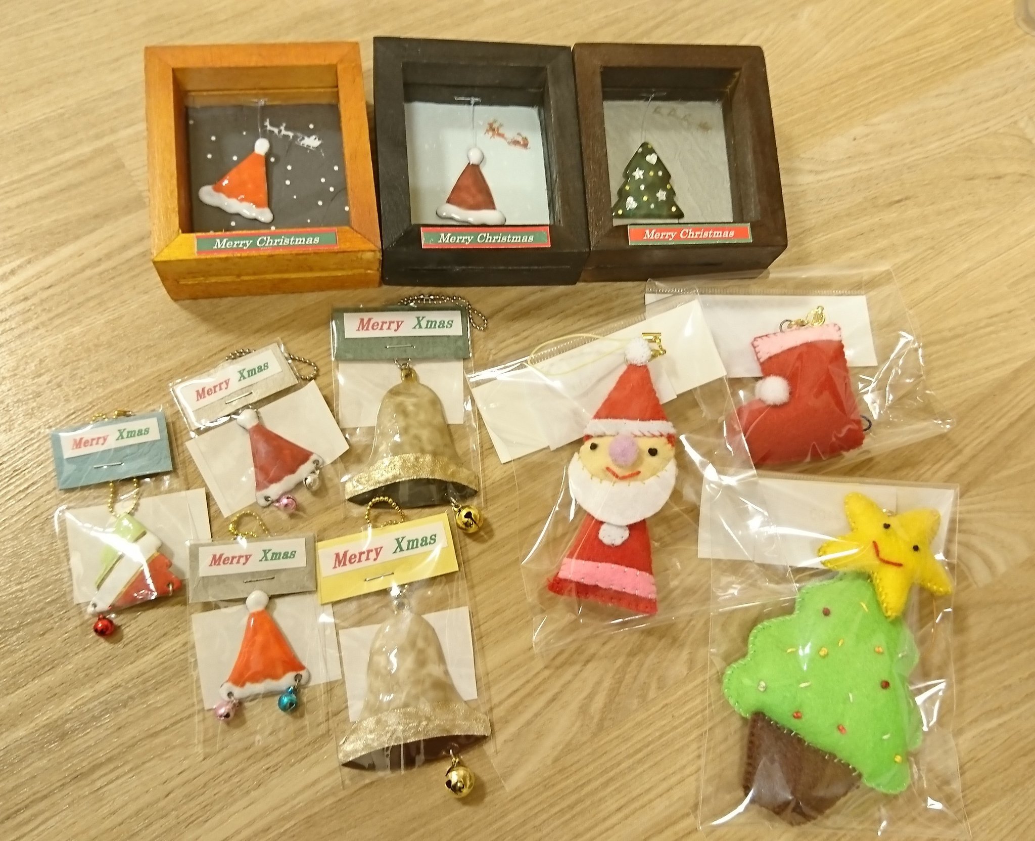 今日も雪が降ってますね…。寒くて外に出掛けたくないそんなあなたに、可愛いクリスマスグッズとショルダーバッグがおすすめですよ どちらも入荷した... [元気ショップいこ～る【Twitter】]