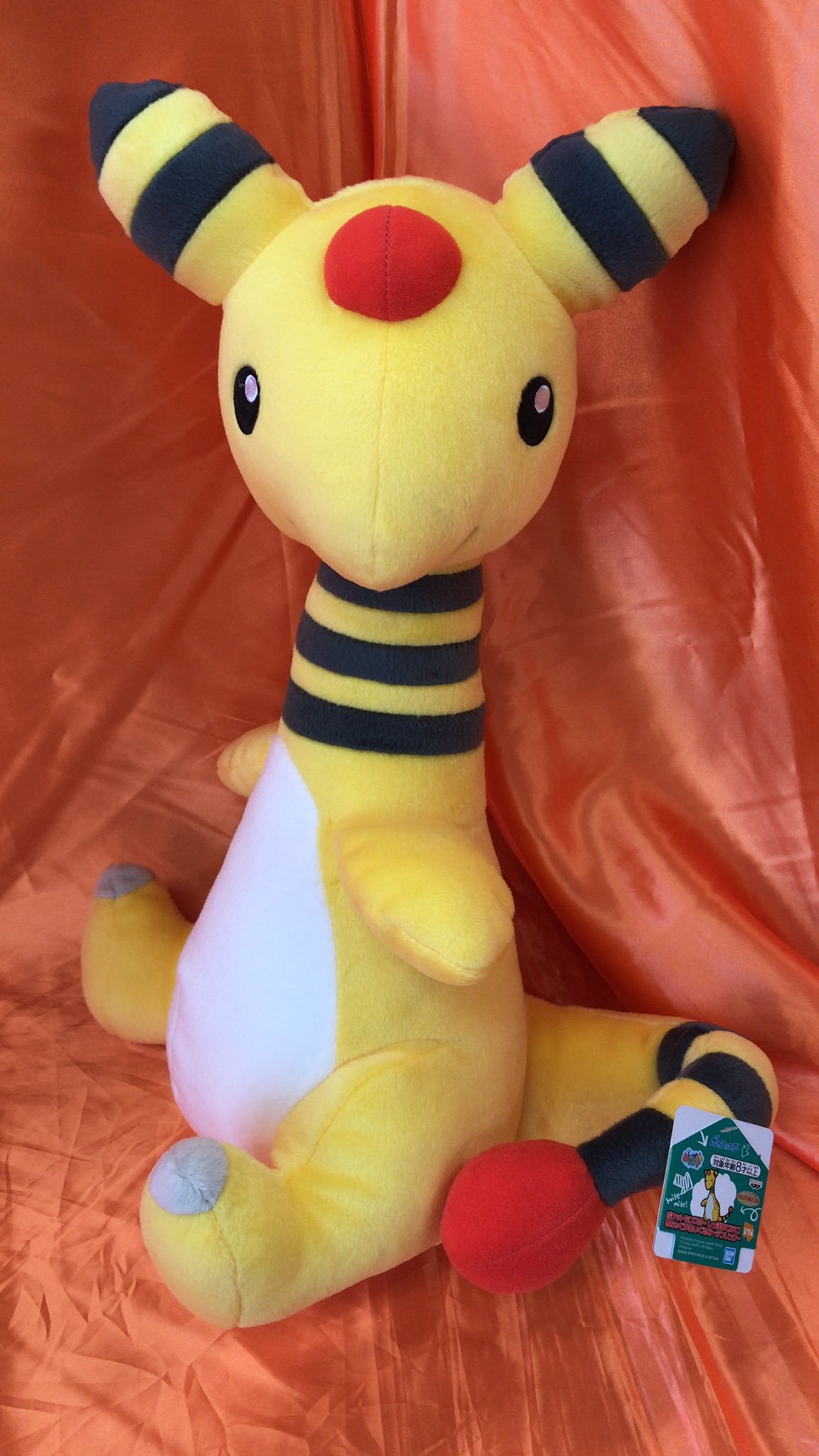 ポケットモンスター　しっぽみてみて！　めちゃでかぬいぐるみ　〜デンリュウ〜　が入荷しました。名前の通り、尻尾を見て欲しがっているデンリュウの... [ワンダーシティ札幌 プラボ札幌西町店【Twitter】]