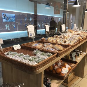 今日から新しく南区藤野にある「つるのぱんや」という事業所のパンが並ぶことになりました 12月は隔週ですが、1月からは毎週木曜日入荷となります... [元気ショップいこ～る【Twitter】]