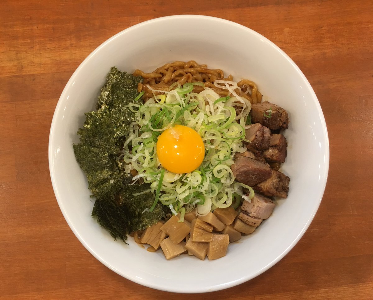 【油そば】濃厚な醤油ベースのタレがたまらなく癖になる1杯！中毒者続出中!! [中華そば　札幌煮干センター【Twitter】]