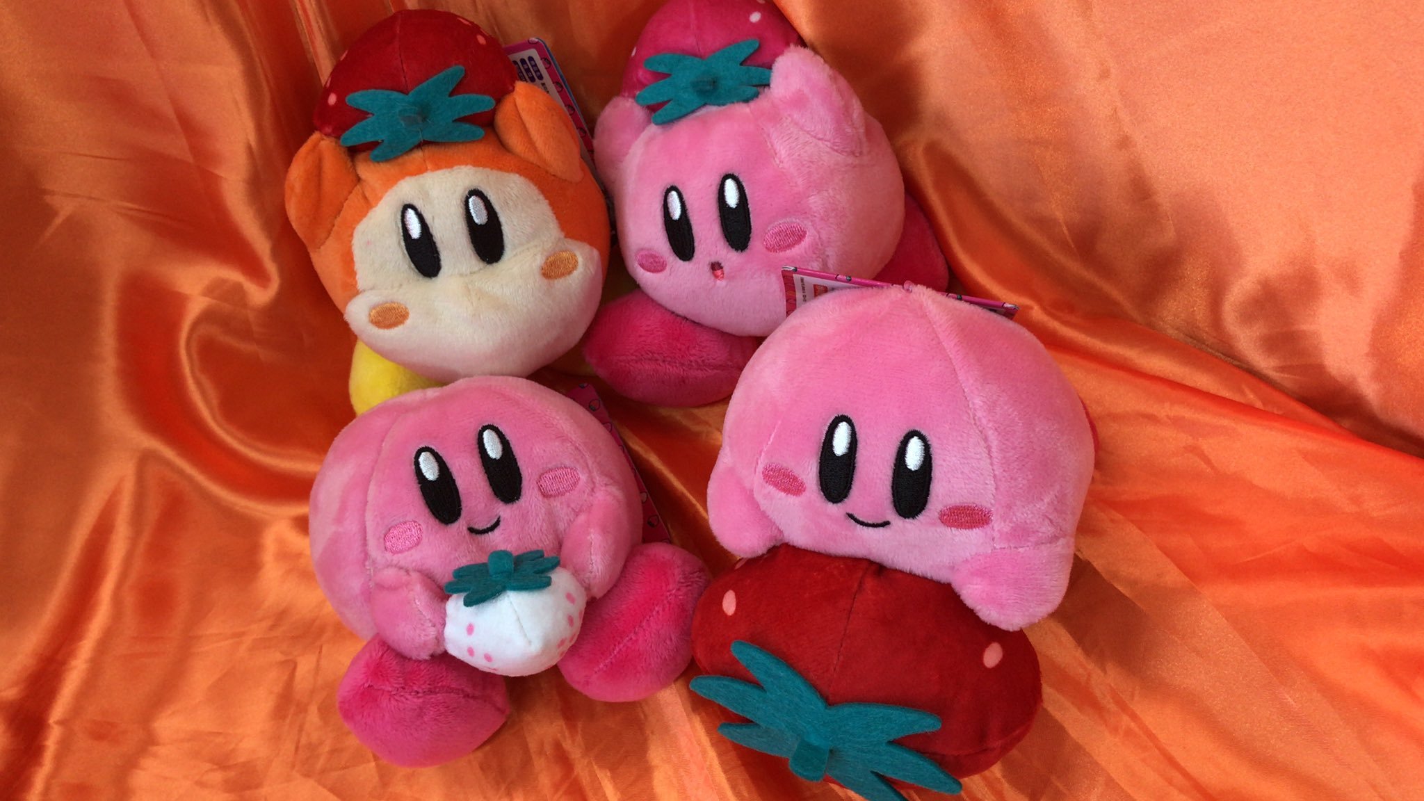 星のカービィ VERY STRAWBERRY ぬいぐるみマスコットも入荷してます。色んなポーズをしたカービィ達のマスコットです。1人だけとて... [ワンダーシティ札幌 プラボ札幌西町店【Twitter】]