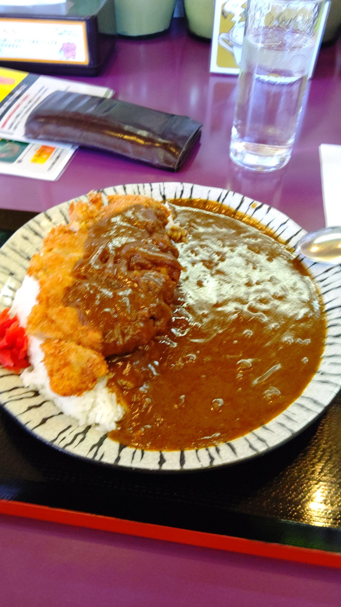 今日のお昼は ぱおカレー カツカレーいいよね(笑) pic.twitter.com/O6eRpHxUNz [おもちゃの平野【Twitter】]