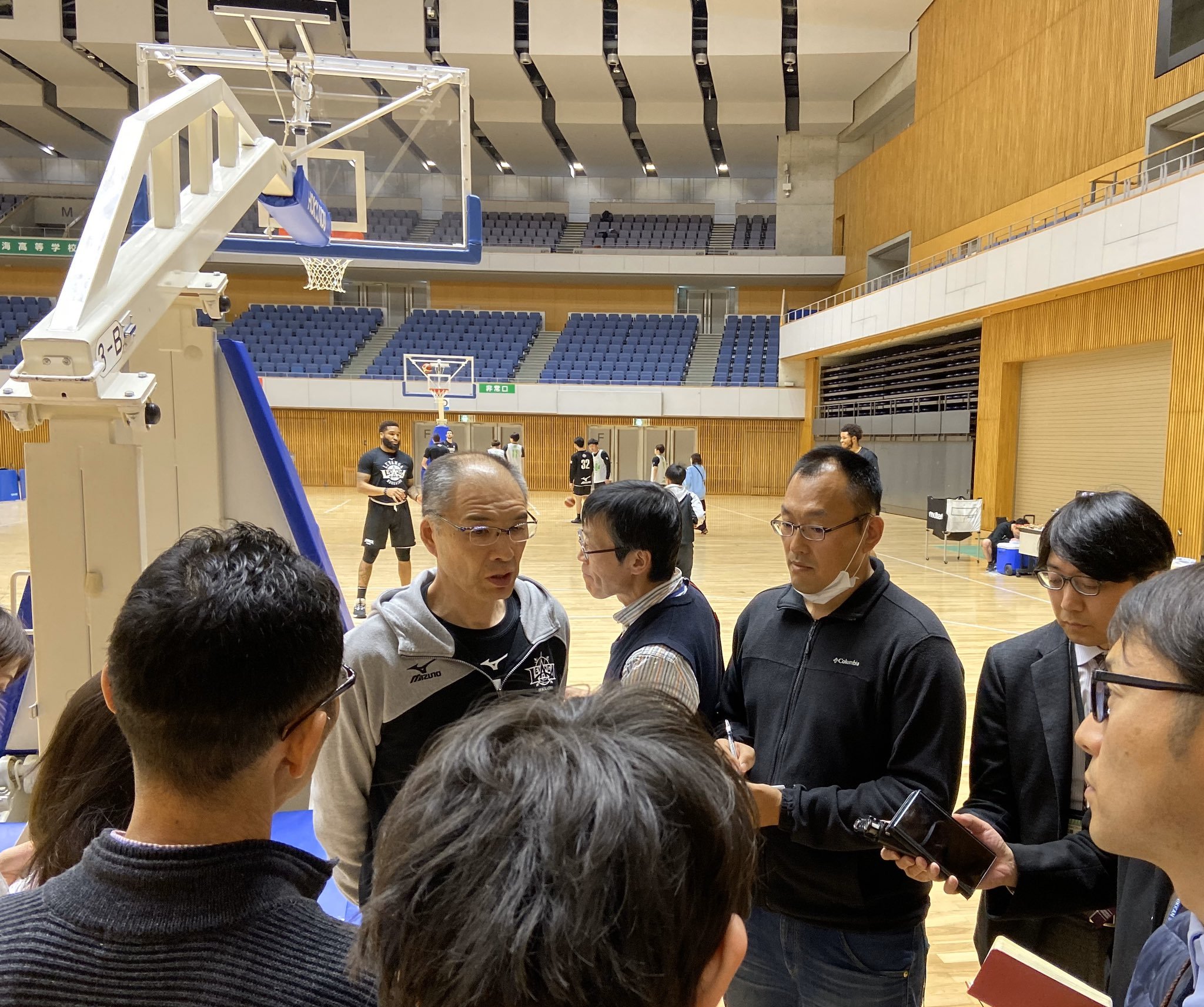 #内海知秀 HC 滋賀戦前コメント 「三河戦GAME2は相手に100点取られたこともあり、ディフェンスは次節でしっかり立て直したい。我々は目... [レバンガ北海道【Twitter】]