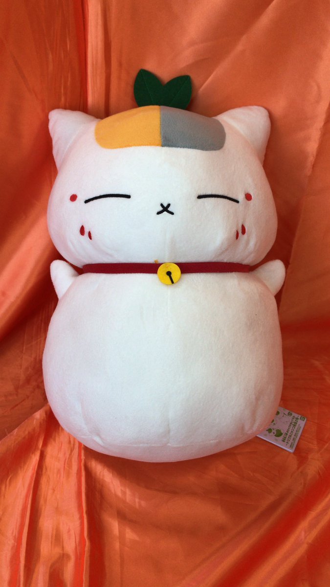 夏目友人帳　めちゃでかぬいぐるみ　〜トリプルニャンコ先生２号〜　が入荷しました。ごく少量の入荷でしたので、残り1個となりました... [ワンダーシティ札幌 プラボ札幌西町店【Twitter】]