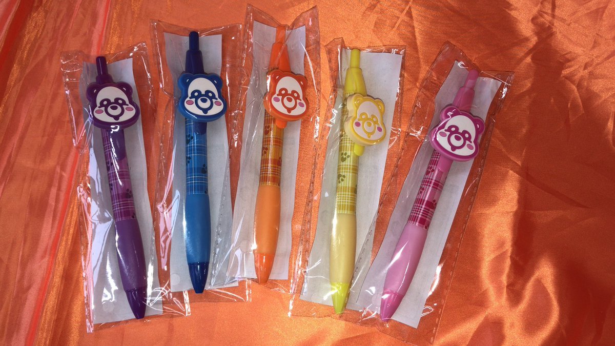 AAA え〜パンダ　ラバーマスコット付ペンが入荷しました。全部で5種類ありむす。ペン自体も足跡のマークが付いてたりとかわいいデザイ... [ワンダーシティ札幌 プラボ札幌西町店【Twitter】]