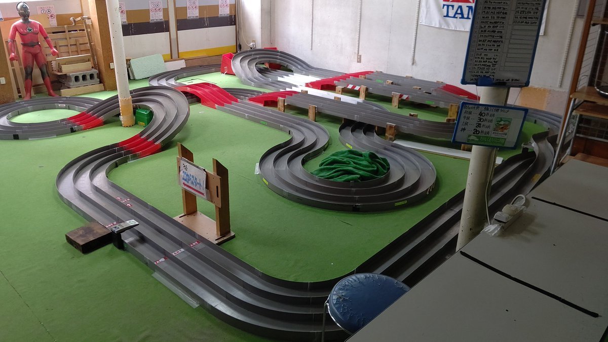 おもちゃの平野ミニ四駆コースレイアウト変更しまーす！しばらく、コース利用が出来なくなります。よろしくお願いします。少し長... [おもちゃの平野【Twitter】]