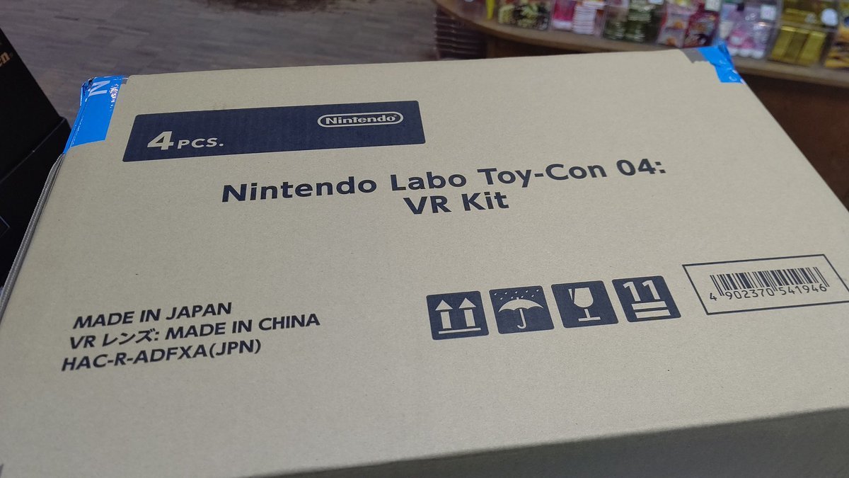 商品の発送作業中に、「ニンテンドースイッチ入荷ですか！！！」って訪ねられました。「入荷して無いですね」と答えると、作業し... [おもちゃの平野【Twitter】]