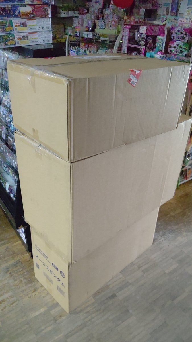 今日は、金曜日だった！曜日感覚喪失してます。プラモデルが、たくさん来ました。休業中なので、並べるところが無くなってきた(笑) [おもちゃの平野【Twitter】]