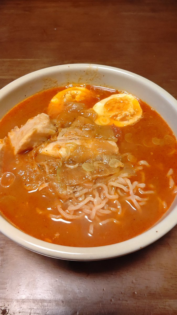 今日だす晩御飯は、お家で、ぱおカレーラーメン！いい匂いです。 [おもちゃの平野【Twitter】]