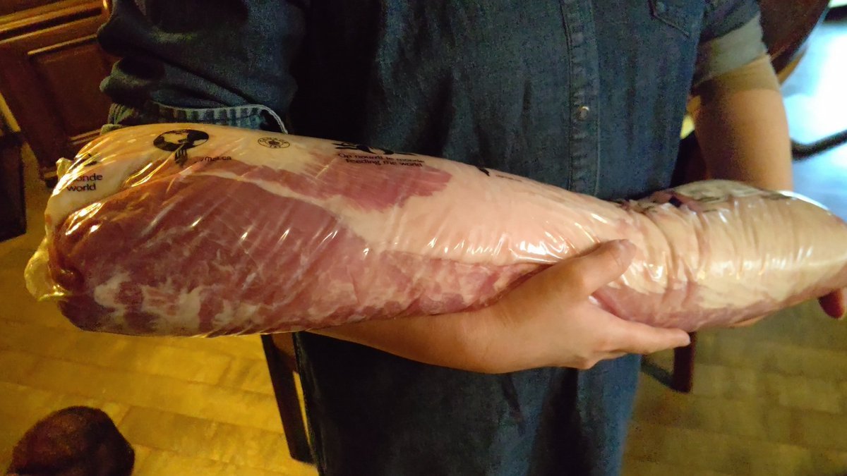 楽しくなって、お肉買って来ました！大きいなぁ(笑) [おもちゃの平野【Twitter】]