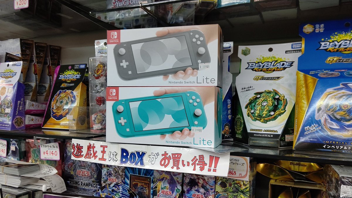 今日入荷した、ニンテンドースイッチも、ライトが２台を残すのみになりました。お早めに。 [おもちゃの平野【Twitter】]