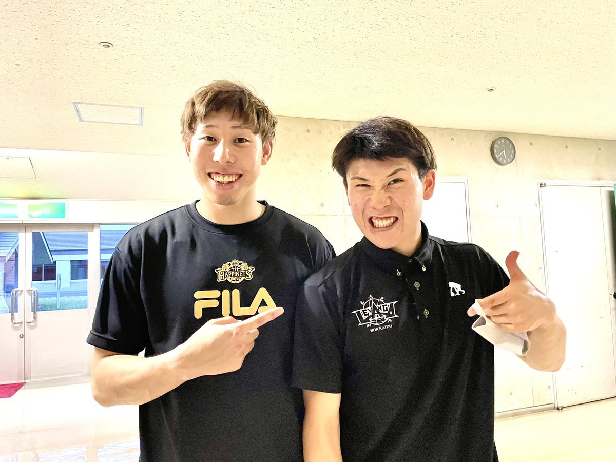前日の試合での負傷により、昨日の試合では #寺園脩斗 選手は出場できず、東海大同期マッチアップは実現しませんでしたが…試合後に #... [レバンガ北海道【Twitter】]