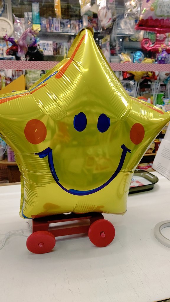 こういう転がして連れて歩くタイプのって小さいお子さん大好きですよね💕お好みのフィルムバルーンをくっつけてコロコロしちゃう「KOR... [おもちゃの平野【Twitter】]