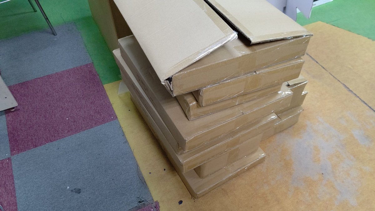 おもちゃの平野は、環境に配慮したビニール袋を用意しました！大量です(笑) [おもちゃの平野【Twitter】]