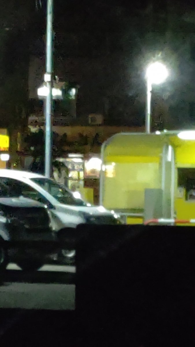 今日はとんとん亭のネオンついてないなぁ８時過ぎならまだまだ営業中よね。 [おもちゃの平野【Twitter】]