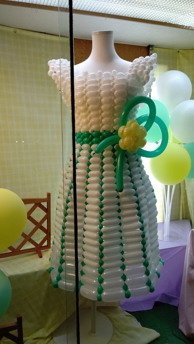 できた！ガーデンウエディングをイメージして作りました。アラはあるけど、ま、出来たからよし😆#バルーンアート #おもちゃの平野 [おもちゃの平野【Twitter】]