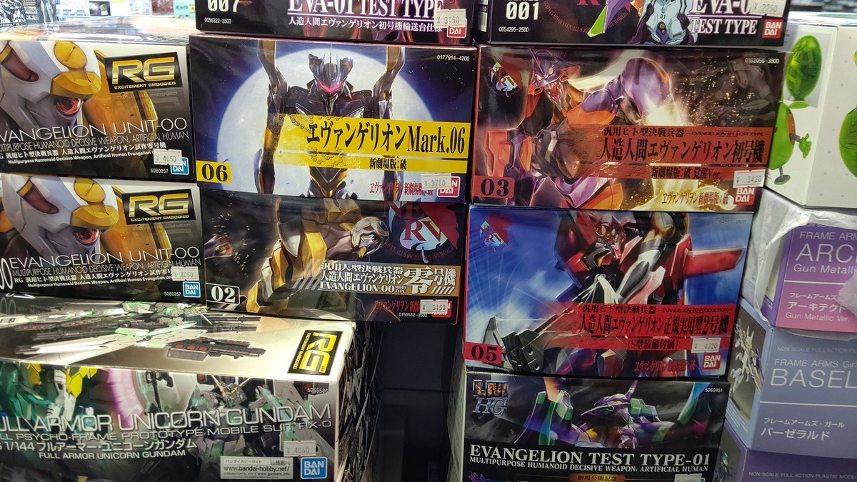 売場がエヴァンゲリオンに覆われてきてる！(笑) [おもちゃの平野【Twitter】]