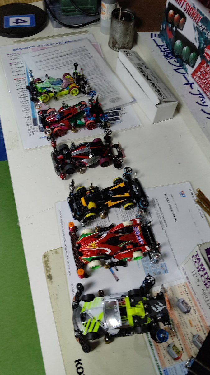 おもちゃの平野ミニ四駆大会、オープン部門準決勝始めまーす！ [おもちゃの平野【Twitter】]
